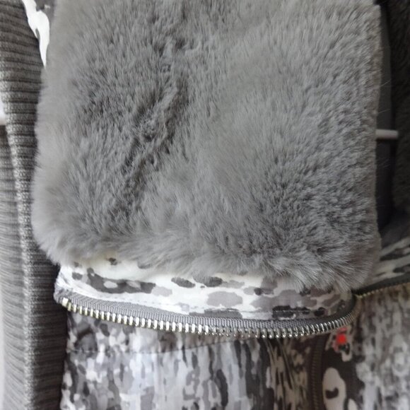 Ruby Red women's vest size L, puff front knit sides front zipper faux fur collar - Picture 7 of 12